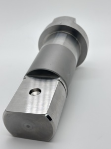 Arbre d'entraînement à bride en acier usiné CNC de haute précision sur mesure pour application de soupape - Product Image 4