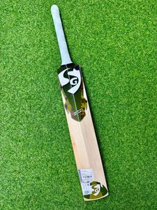 English Willow Cricket Bat Short Handle Lightweight for Professional Play - Product Image 2