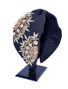 Serre-tête léger et confortable à fleurs rouges perlées pour femmes et filles, fait main, large, avec nœud et broderie dorée 2026 - Product Image 4