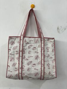 Sac fourre-tout matelassé en coton indien fait main pour femme, idéal pour l'hiver et l'été, imprimé au bloc et matelassé - Product Image 2