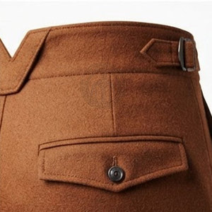 Pantalon de combat allemand détaillé, style historique, avec panneaux structurés, construction confortable - Product Image 6
