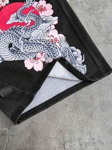 Shorts Bermuda noirs pour hommes avec cordon de serrage, style streetwear, imprimé dragon et fleurs de cerisier - Product Image 2