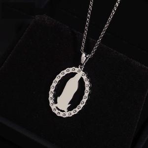 Collier pendentif religieux en argent avec halo de moissanite, accents de pierres rondes et design élégant et luxueux - Product Image 3