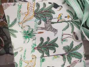 Sacs matelassés Kantha floraux faits à la main en coton, sac fourre-tout patchwork vintage à imprimé floral, sac à bandoulière durable, sac artisanal bohème - Product Image 5