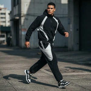 Conjunto Deportivo Premium Personalizado con Logotipo para Hombre, Chaqueta Cortavientos de Nailon Oversize y Pantalón de Chándal con Media Cremallera, Ropa Deportiva para Correr - Product Image 6