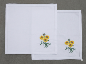Serviette en lin avec broderie de tournesol sauvage, style naturel lumineux qui rehausse la table festive et l'espace repas moderne - Product Image 4