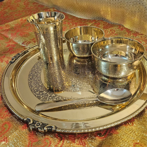 Service de table minimaliste en bronze doré Kansa, comprenant des bols et des thali à motifs imprimés, disponible à prix de gros. - Product Image 6