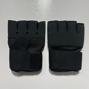 Gants de boxe et d'haltérophilie noirs sans doigts avec support de poignet, en néoprène respirant pour l'entraînement et la protection des mains en salle de sport - Product Image 1
