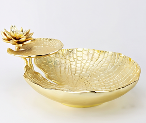Bol en forme de feuille de lotus doré avec dessus floral, accent décoratif en métal fait main, style oriental, finition polie - Product Image 4