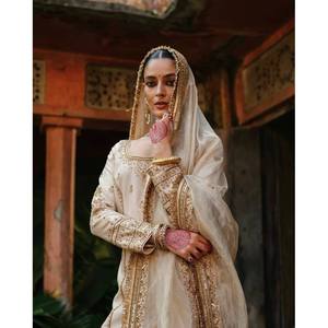 Ensemble de costume de créateur avec broderie de sequins et de zari, taille 2XL - Product Image 3