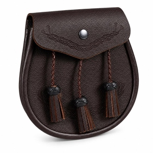 Pochette écossaise Sporran en cuir véritable marron de qualité supérieure, motif nœud celtique gaufré, détail pompon, sac banane fait main des Highlands - Product Image 4