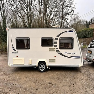 Caravane de luxe portable avec un aménagement intérieur intelligent et des performances de remorquage fluides pour les passionnés de voyage - Product Image 1