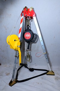 Kit de Trípode de Rescate de Aleación de Aluminio Duradero con Construcción Resistente a la Corrosión para Entornos Industriales por Tirupat Industry - Product Image 1