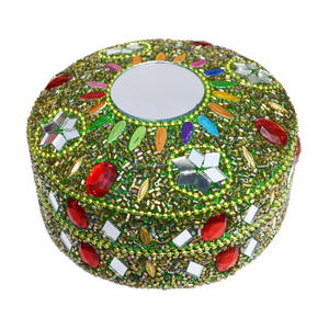 Elegante Caja Redonda Blanca con Cuentas Brillantes y Tapa, Cajas para Joyería, Pastillero para Mujer, Caja de Regalo de Boda Portátil de Diseño - Product Image 6