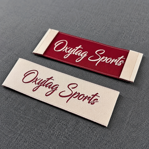 Étiquettes de vêtements rectangulaires brodées Oxytag Sports, drapeau brodé, rouge et beige, prix bas, vente en gros personnalisée, OEM - Product Image 4