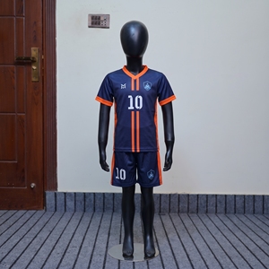ชุดเสื้อฟุตบอลผู้ชาย OEM น้ำหนักเบา ป้องกันแบคทีเรีย แห้งเร็ว ระบายอากาศได้ดี ผลิตจากโพลีเอสเตอร์ 100% รับสกรีนโลโก้ ชุดทีมฟุตบอล - Product Image 4