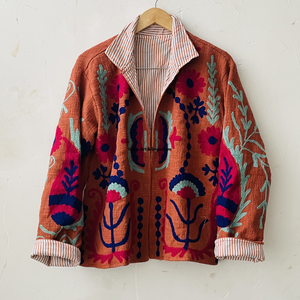 Chaqueta Bomber Reversible de Invierno de Algodón Suzani Hecha a Mano en India, con Patrón Floral Bordado a Mano, Cuello Alto Regular, Unisex - Product Image 3
