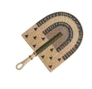 Abanico decorativo hecho a mano de estilo bohemio en gris carbón, verde oliva y beige, tejido con hierba marina, para el hogar. - Product Image 3