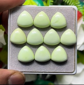 Cabujones triangulares de jade verde claro natural, pulidos, con parte trasera plana, para decoración de uñas, 10 piezas - Product Image 1