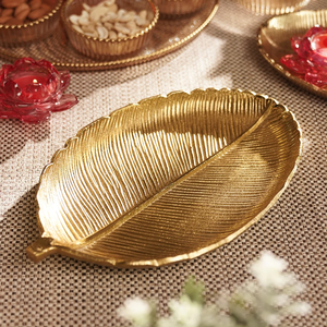 Assiette décorative en laiton doré en forme de feuille, gravée à la main, style glamour, vaisselle et assiettes de fête à prix abordable - Product Image 1