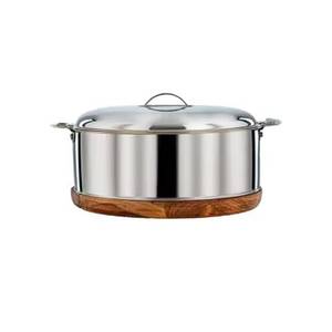 Plat de service de luxe en acier inoxydable fait main avec base en bois naturel pour buffet, chauffe-plats, service traiteur haut de gamme - Product Image 1
