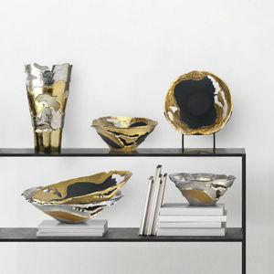 Bol de service et de rangement pour aliments et sucreries en verre transparent texturé martelé, de forme ronde, avec base en métal plaqué or, provenant d'Inde - Product Image 4