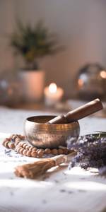 Bol chantant avec artisanat traditionnel tibétain, idéal pour la méditation et la thérapie - Product Image 2