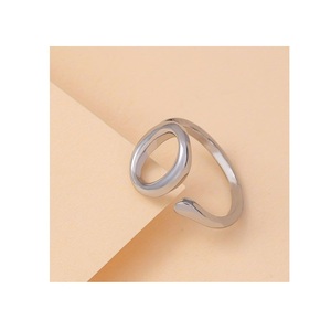 Anillos decorativos para servilletas de mesa hechos con metal duradero, ideales para mejorar la experiencia gastronómica en fiestas, eventos y cenas. - Product Image 1