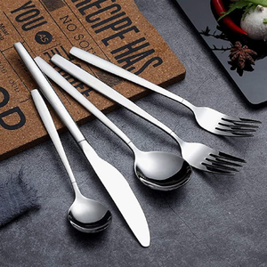 Ensemble de couverts traditionnels vintage en acier inoxydable, faits à la main, polis miroir, cuillère, fourchette, couteau pour décoration de mariage à bas prix - Product Image 3