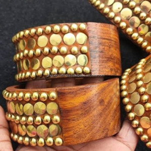 Brazaletes de Madera Natural con Detalles de Cuentas de Latón, Brazaletes Fusionados Hechos a Mano, Proveedor Mayorista de Joyería de Moda para Mujer, Accesorios de Exportación - Product Image 3
