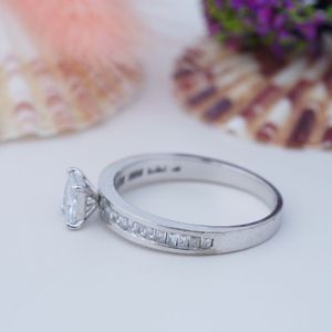 Bagues de Fiançailles et de Mariage Carline de Luxe Personnalisées en Argent Sterling 925 avec Moissanite 6A, Taillées avec Précision par Princes - Product Image 2