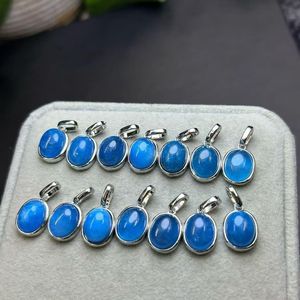 จี้หินอะพาไทต์ธรรมชาติจาก Zahira Gems ตัวเรือนเงินแท้ สไตล์โบฮีเมียน รูปทรงแฟนซี ได้รับการรับรองจากผู้ตรวจสอบอิสระ เหมาะสำหรับทั้งชายและหญิง - Product Image 3