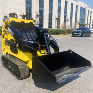 Minicargadora robusta con dirección deslizante y capacidad de carga nominal para sitios de construcción que requieren fuerza y precisión - Product Image 2