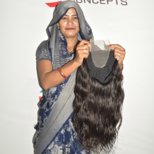 Peluca de Cabello Humano Natural Negro Ondulado con Encaje HD, Sin Procesamiento Químico, de MODERNN CONCEPTS - Product Image 3