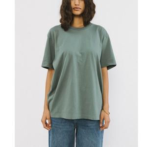 T-shirt décontracté pour femme, coupe ajustée, en coton 100% respirant et doux, de haute qualité, écologique, avec appliques imprimées personnalisées et design boutonné - Product Image 5