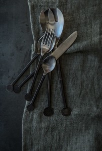 Ensemble de couverts à manches noires faits à la main au meilleur prix pour les mariages, les dîners et les réceptions - Product Image 2