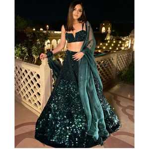 Lehenga Choli de créateur coupe trapèze pour tenue de soirée, fait main avec broderie de sequins, taille empire, en tissu organza - Product Image 6