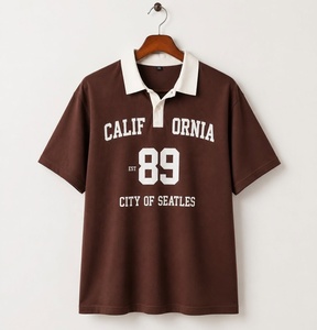 เสื้อโปโลผู้ชายลายกราฟิก California 89 พิมพ์ลายสกรีน คอเสื้อตัดสี แขนสั้น - Product Image 4