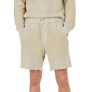 Shorts de sport en molleton pour hommes, qualité supérieure, avec logo personnalisé, bords bruts, pour la course, le fitness et la gym, par un fabricant OEM - Product Image 3