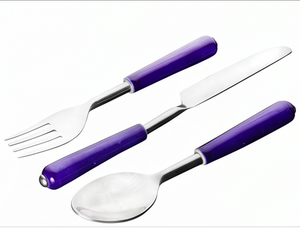 Ensemble de couverts en acier inoxydable avec manches en plastique violet, cuillère, couteau, fourchette, design moderne, passe au lave-vaisselle, couverts de camping - Product Image 1