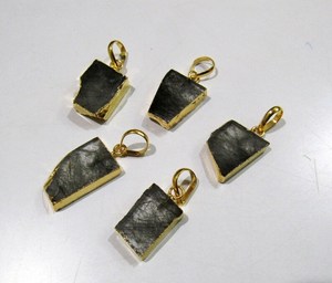 Pendentif en quartz rutilé noir naturel, forme libre, breloque - Product Image 3