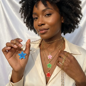 Collar Casual con Flores para Mujer en Acero Inoxidable 304 con Baño de Oro de 0.03µm de Espesor e Incrustaciones de Circonio con Cadena Tipo O - Product Image 2