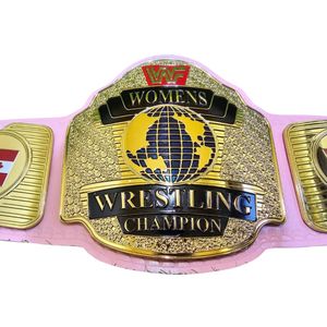 C'est une ceinture de champion du monde poids lourd de la WWE de Ric Flair, appelée « Big Gold ». - Product Image 4