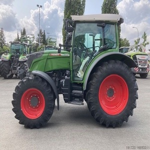 Experimente la agricultura de calidad superior con el tractor Fendt 700 Vario 210 4WD equipado con un eficiente motor diésel y transmisión por engranajes. - Product Image 5