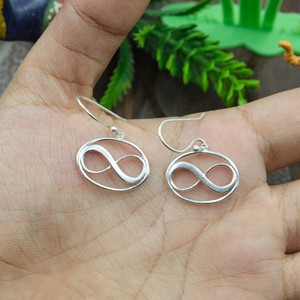 Pendientes Colgantes de Plata de Ley 925 con Símbolo de Infinito Hechos a Mano, Pendientes de Aro Infinito Minimalistas, Joyería Geométrica para Mujer - Product Image 4