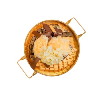 Elegante bandeja de chocolate de diseño elegante, bandeja de presentación de postres con estilo, bandeja de metal de la mejor calidad para servir chocolate en ocasiones especiales. - Product Image 4