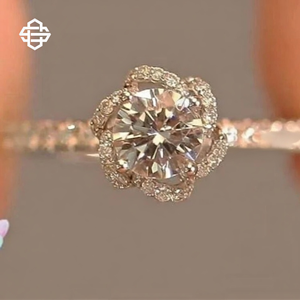 Anillo de Compromiso con Halo Floral y Diamantes, Oro de 18K, Anillo de Diamantes con Flor Vintage - Product Image 4