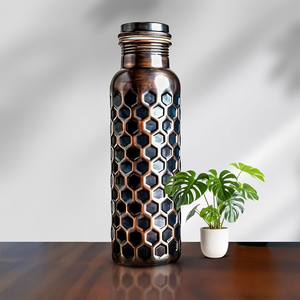 Nouvelle conception de bouteille d'eau en cuivre d'Inde, pure, pour boire de l'eau, idéale pour les voyages, la salle de sport, le bureau, les cadeaux, spéciale pour Noël - Product Image 5