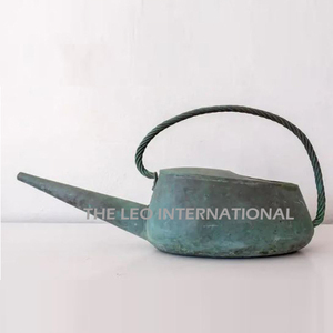 Arrosoir moderne de luxe en métal galvanisé avec finition en acier, idéal pour l'intérieur, le balcon, la fleuriculture et l'entretien des plantes - Product Image 3