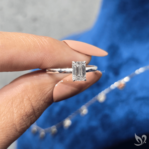 แหวนหมั้นเพชรทรงเหลี่ยมมรกต 1 กะรัต เพาะเลี้ยงในห้องปฏิบัติการ ได้รับการรับรองจาก IGI ตัวเรือนทองคำแท้ 10k ประดับเพชรเม็ดเดี่ยว - Product Image 4